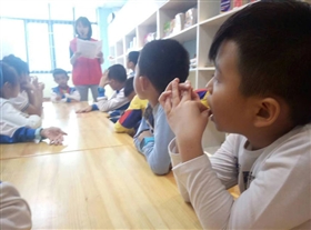 蔡校长在仔细的讲解