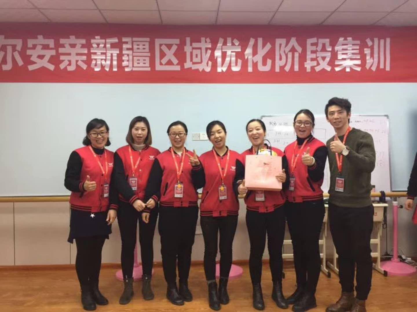 贝尔安亲新疆区域优化辅导培训，学习热情驱散寒冷，拼搏成就自信笑容