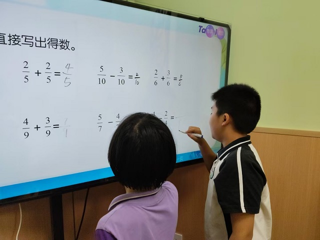 85657f8d79f76961aa7d02a9436d426